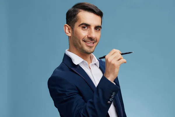 Forretningsmenn smiler penn i nærbilder av seg selv og offisiell, isolert bakgrunn – stockfoto