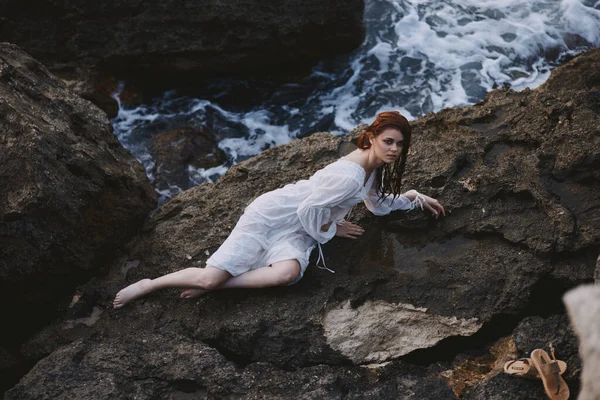 Beautiful Young Woman Long White Dress Rocky Cliff Unaltered High — Stock Photo, Image