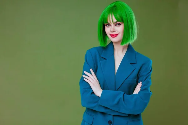 Beautiful fashionable girl Glamor green wig red lips blue jacket color background unaltered — Stock Photo, Image