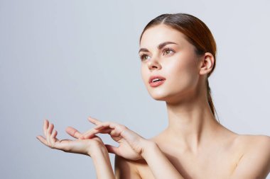 Kızıl saçlı, yakın plan yaşam tarzı olan bir kadın. Yüksek kalite fotoğraf