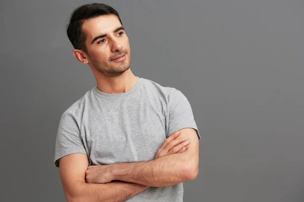 Cheerful man fun gray t-shirt hand gesture isolated background — Foto de Stock