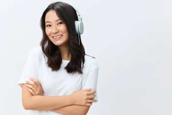 Adorável Legal Feliz Bonito Asiático Jovem Fêmea Branco Básico Shirt — Fotografia de Stock