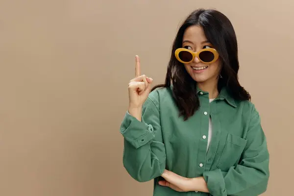 Hey Good Purpose Smiling Korean Young Woman Khaki Green Shirt — Stock Photo, Image