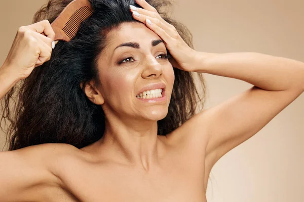 Hair Troubles Verbindung Setzen Tangled Hair Concept Verbindung Setzen Irritiert — Stockfoto
