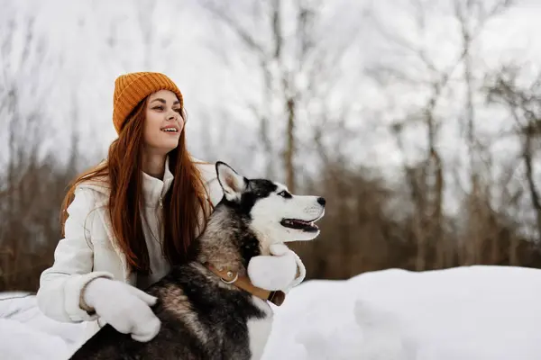 Young Woman Outdoors Field Winter Walking Dog Lifestyle High Quality — Stock Photo, Image