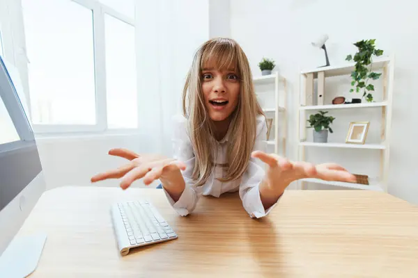 Shocked Angry Adorable Blonde Businesswoman Worker Freelancer Made Critical Mistake — Stock Photo, Image