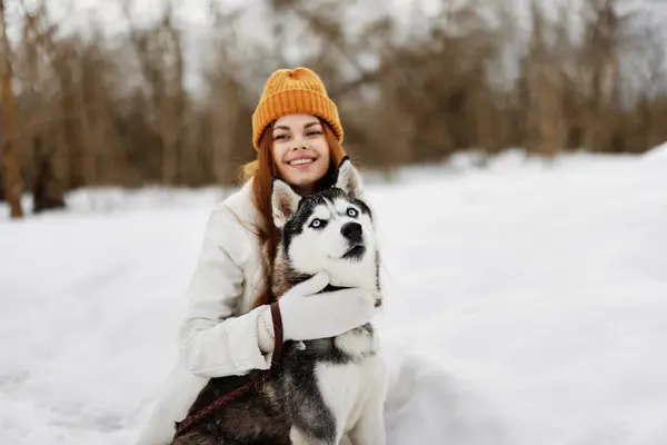 Cheerful Woman Outdoor Games Snow Fun Travel Fresh Air High — Stock Photo, Image