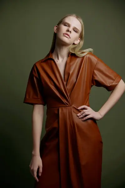 Trendig Elegant Erbjudande För Ditt Varumärke Mode Vacker Ung Blond — Stockfoto