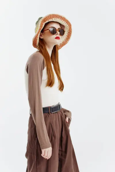 Stilvolle Professionelle Dame Mit Hut Weibliches Modell Posiert Studio Auf — Stockfoto