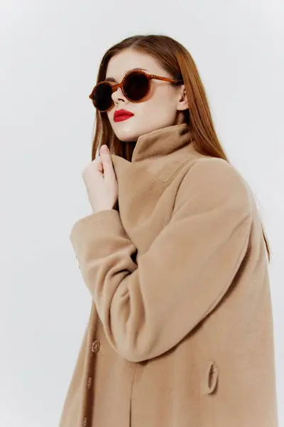 Femme Fatale Coat Poses White Background Studio Advertising Clothing Brand — Stock Photo, Image