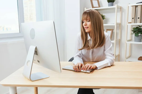 Happy Smiling Adorable Blonde Businesswoman Worker Freelancer Look Screen Typing — Stock Photo, Image