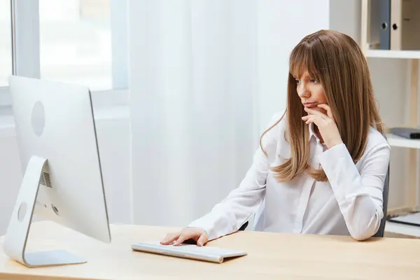 Concentrated Adorable Blonde Businesswoman Worker Freelancer Look Screen Thinking Problem — Stock Photo, Image