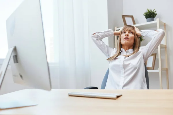 Frustrated Adorable Blonde Businesswoman Worker Touch Head Both Hands Thinking — Stock Photo, Image