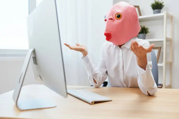 Angry Funny Crazy Businesswoman Worker Freelancer Pink Fish Mask Work — Stock Photo, Image