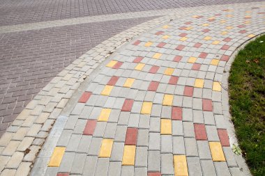 taş döşeli kaldırım