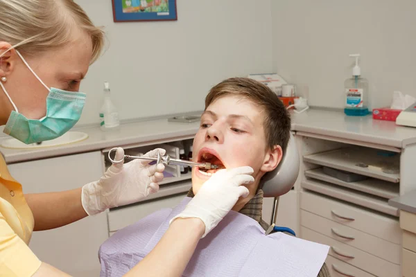 Dentist make anesthesia — Stock Photo, Image