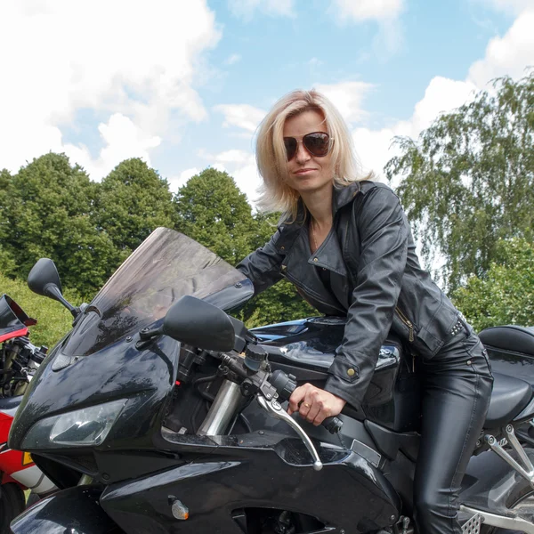 Biker girl — Stockfoto