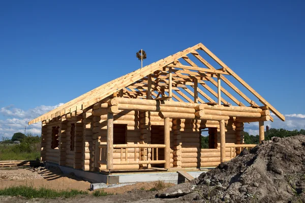 Huis gebouwd uit logboeken — Stockfoto