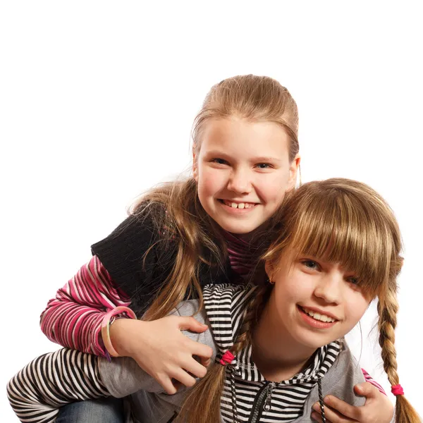 Två leende flickor leker — Stockfoto