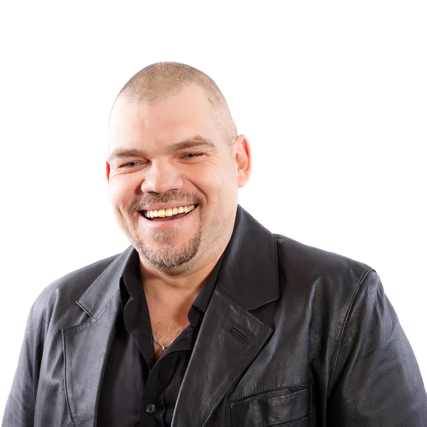 Hombre sonriente en chaqueta de cuero negro — Foto de Stock