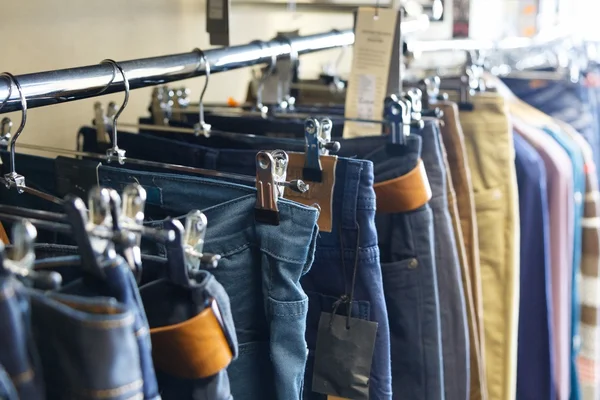 Jeans im Angebot — Stockfoto