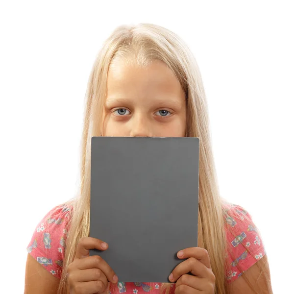 Девушка с бумажной доской — стоковое фото