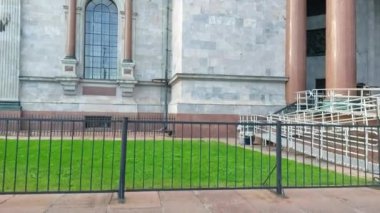 St. Petersburg 'daki ünlü Saint Isaac Katedrali kilisesi. - Rusya. Saint Petersburg 'un en gözde turistik merkezinin panoramik manzarası. Eski Rus Ortodoks mimarisi ve Hıristiyanlık sanatına geniş açılı bakış açısı