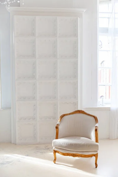 Elegante Loft Interior Quarto Espaçoso Apartamento Design Com Paredes Claras — Fotografia de Stock