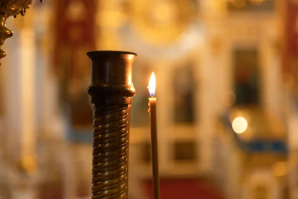 Orthodoxe Kerk Christendom Feestelijke Interieurdecoratie Met Brandende Kaarsen Icoon Traditionele — Stockfoto