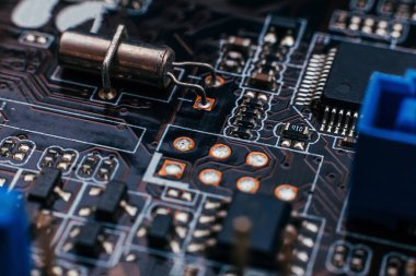 Devre tamiri. Elektronik donanım modern teknoloji. Anakart dijital kişisel bilgisayar çipi. Teknoloji bilimi geçmişi. Entegre iletişim işlemcisi. Bilgi mühendisliği bileşeni