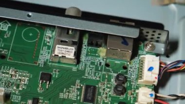 Devre tamiri. Elektronik donanım modern teknoloji. Anakart dijital kişisel bilgisayar çipi. Teknoloji bilimi geçmişi. Entegre iletişim işlemcisi. Bilgi mühendisliği bileşeni