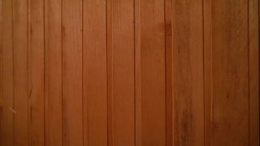 Geleneksel eski Rus hamamı SPA konsepti. Finlandiya sauna saunasında geleneksel sauna aksesuarları ve havlunun aromalı yağ kepçesi kullanılmış. Rahatlayın köy banyosu konsepti