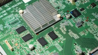 Devre tamiri. Elektronik donanım modern teknoloji. Anakart dijital kişisel bilgisayar çipi. Teknoloji bilimi geçmişi. Entegre iletişim işlemcisi. Bilgi mühendisliği bileşeni