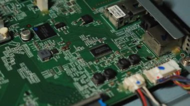 Devre tamiri. Elektronik donanım modern teknoloji. Anakart dijital kişisel bilgisayar çipi. Teknoloji bilimi geçmişi. Entegre iletişim işlemcisi. Bilgi mühendisliği bileşeni