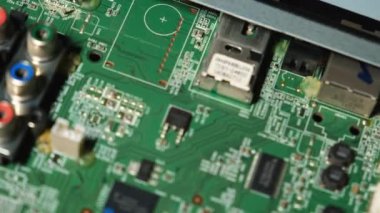 Devre tamiri. Elektronik donanım modern teknoloji. Anakart dijital kişisel bilgisayar çipi. Teknoloji bilimi geçmişi. Entegre iletişim işlemcisi. Bilgi mühendisliği bileşeni