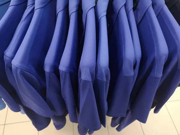 Clothing store with colored jerseys clothing store with colored jerseys- — Stock Photo, Image