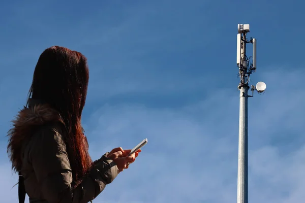 Woman Uses Cell Phone Repeater — Stock Photo, Image