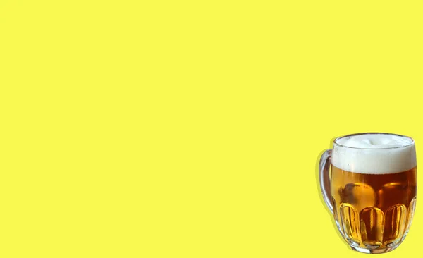 Склянка Пива Жовтому Фоні — стокове фото