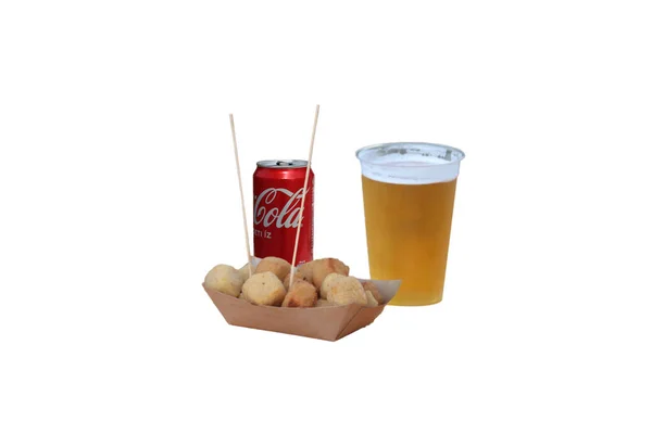 コーラ ビールとオリーブ アスコルネの缶 — ストック写真