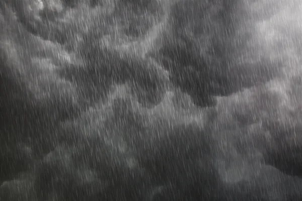 Туманное Небо Дождём — стоковое фото
