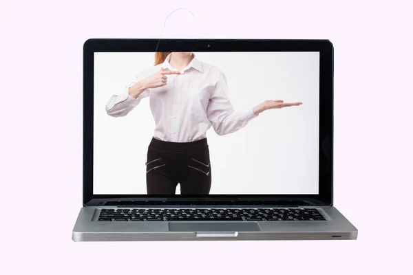 Female Figure Computer Publishes Product — Stockfoto