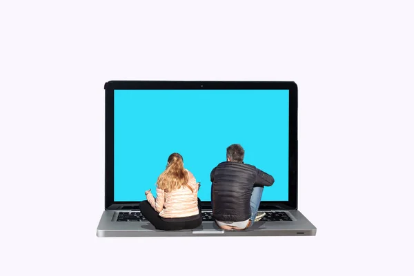 Couple Young People Sitting Observe Horizon — Stockfoto