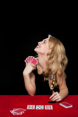 kumar oynayan genç kız