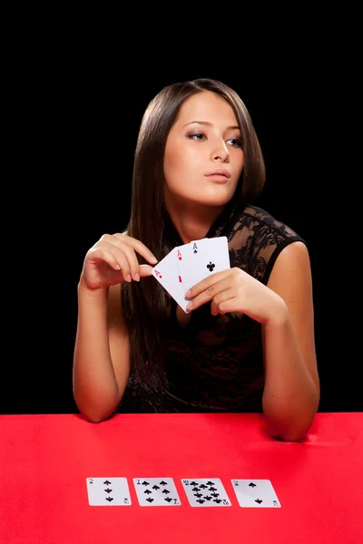 Giovane donna che gioca nel gioco d'azzardo — Foto Stock