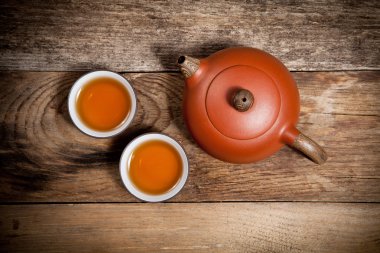 çaydanlık tablo ile çay bardağı