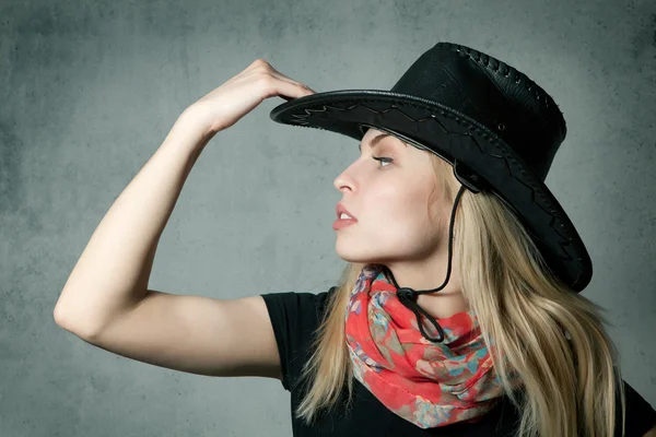 Žena s kovbojským kloboukem — Stock fotografie