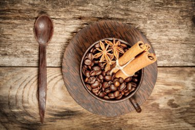 ahşap bardak kahvenin ahşap tablo