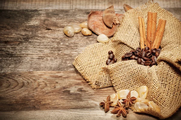 Cinnamon, star anise and coffee beans on old wooden table — Stock Photo, Image