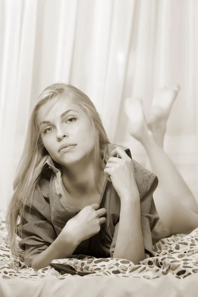 Woman lying at the bed. — Stock Photo, Image