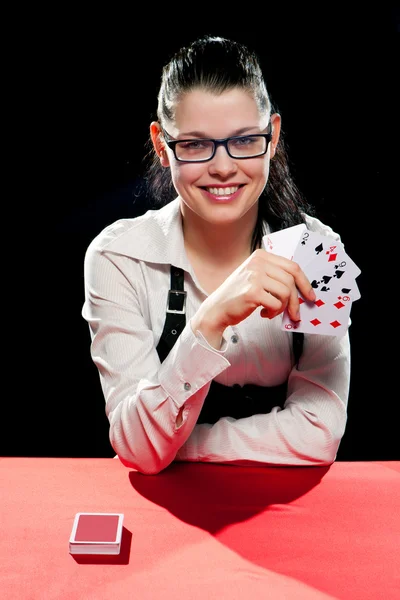 Jeune femme jouant dans le jeu — Photo